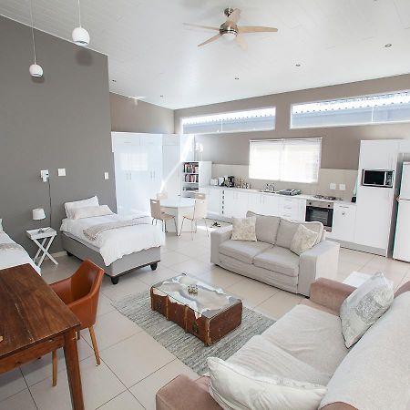 Rnb'S Studio Apartment Виндхук Экстерьер фото