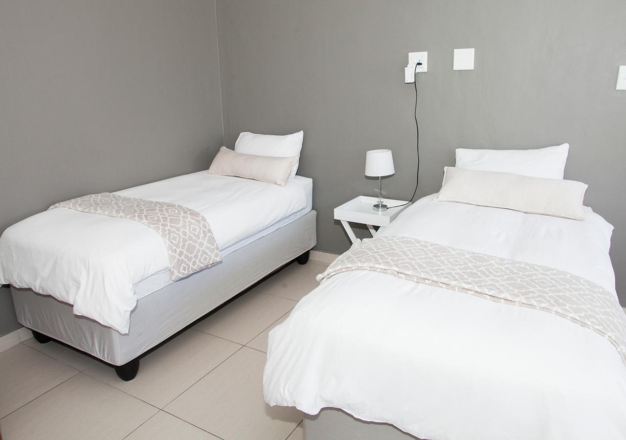 Rnb'S Studio Apartment Виндхук Экстерьер фото