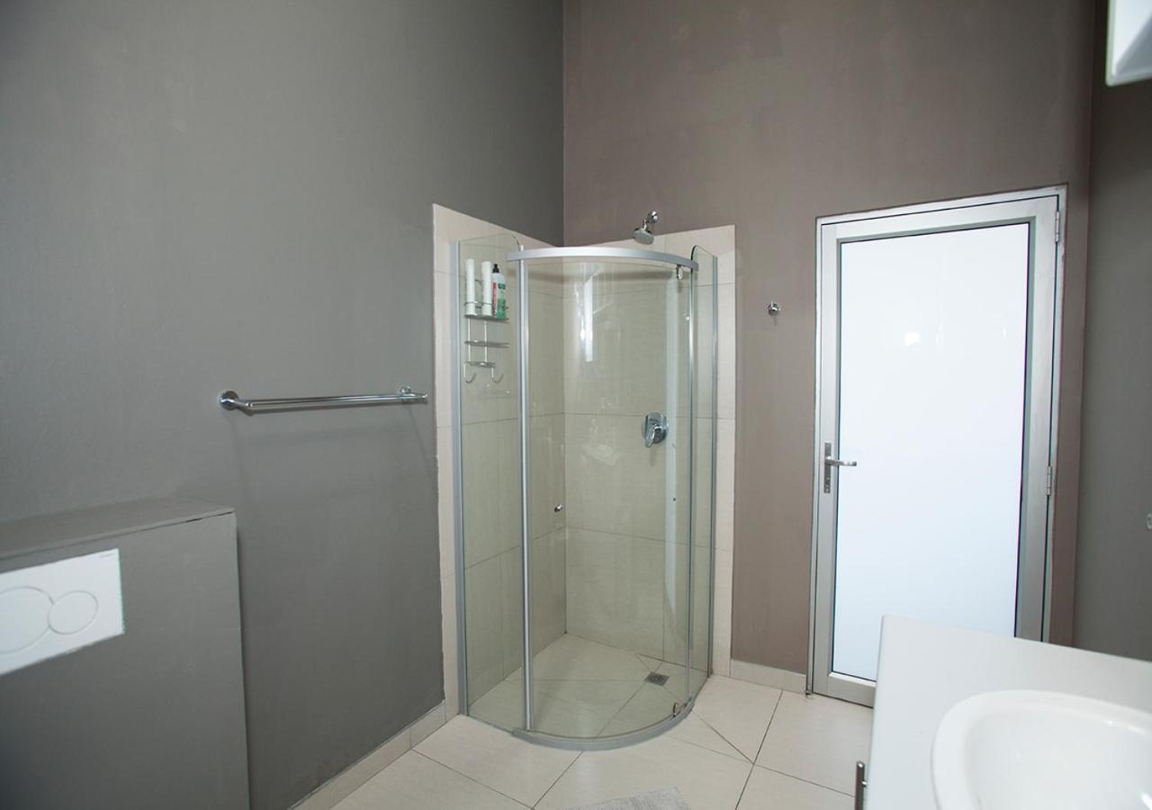 Rnb'S Studio Apartment Виндхук Экстерьер фото