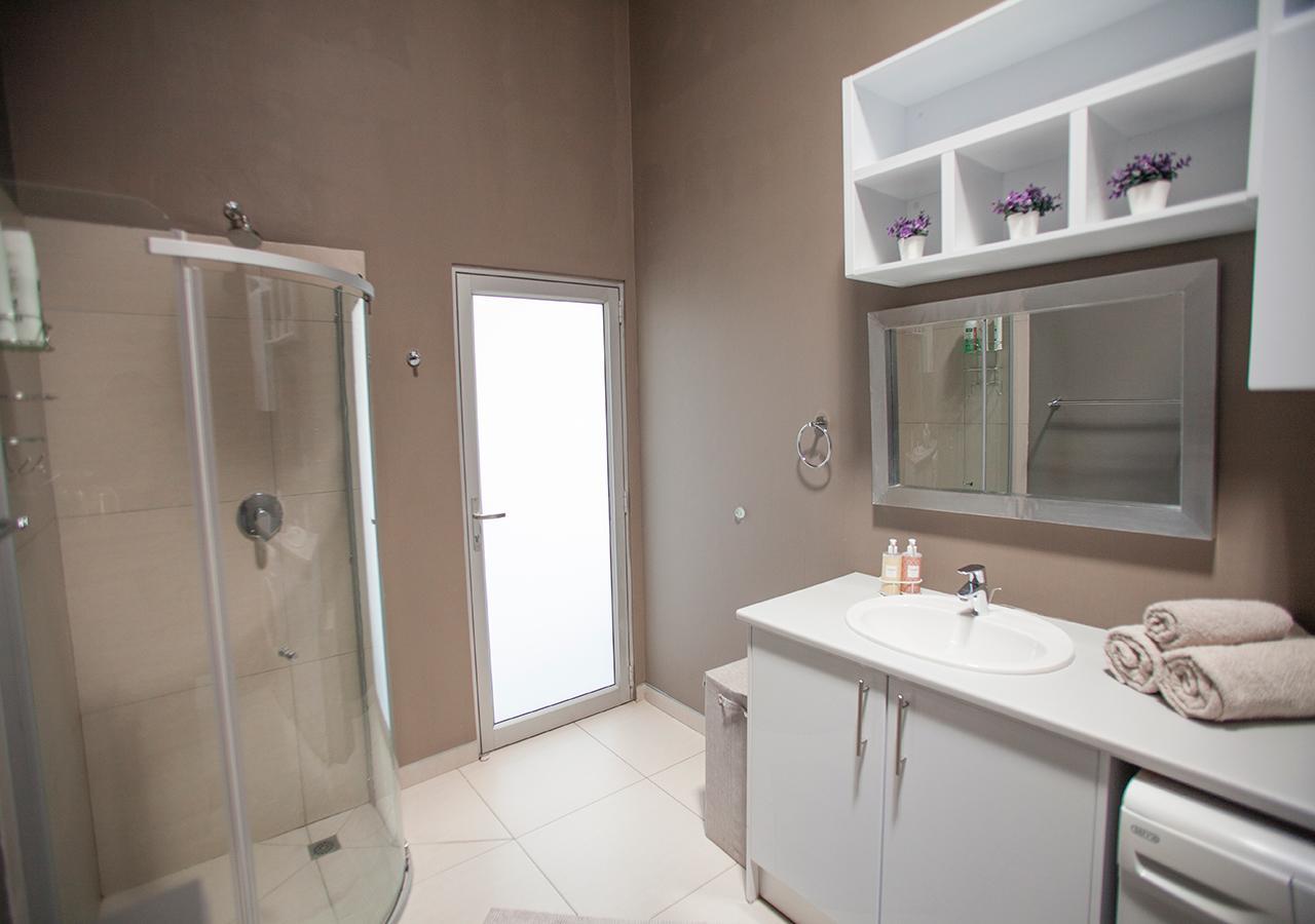 Rnb'S Studio Apartment Виндхук Экстерьер фото
