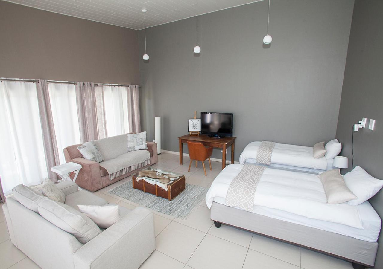 Rnb'S Studio Apartment Виндхук Экстерьер фото